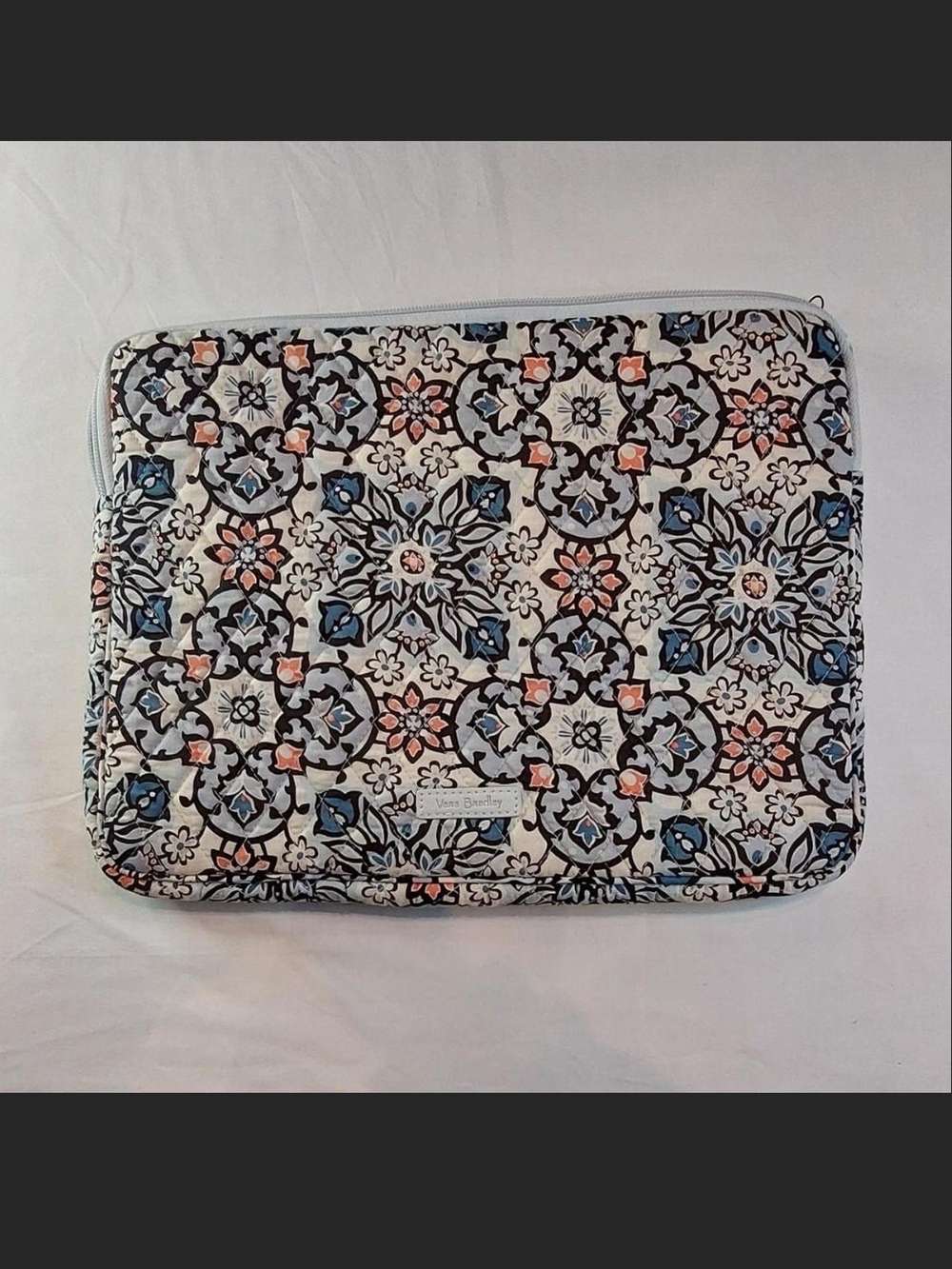 Vera Bradley Lisbon Medallion Quilted Laptop Sleeve – Excellent Condition